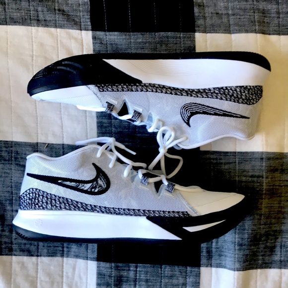 Kyrie - Picture 2 of 4